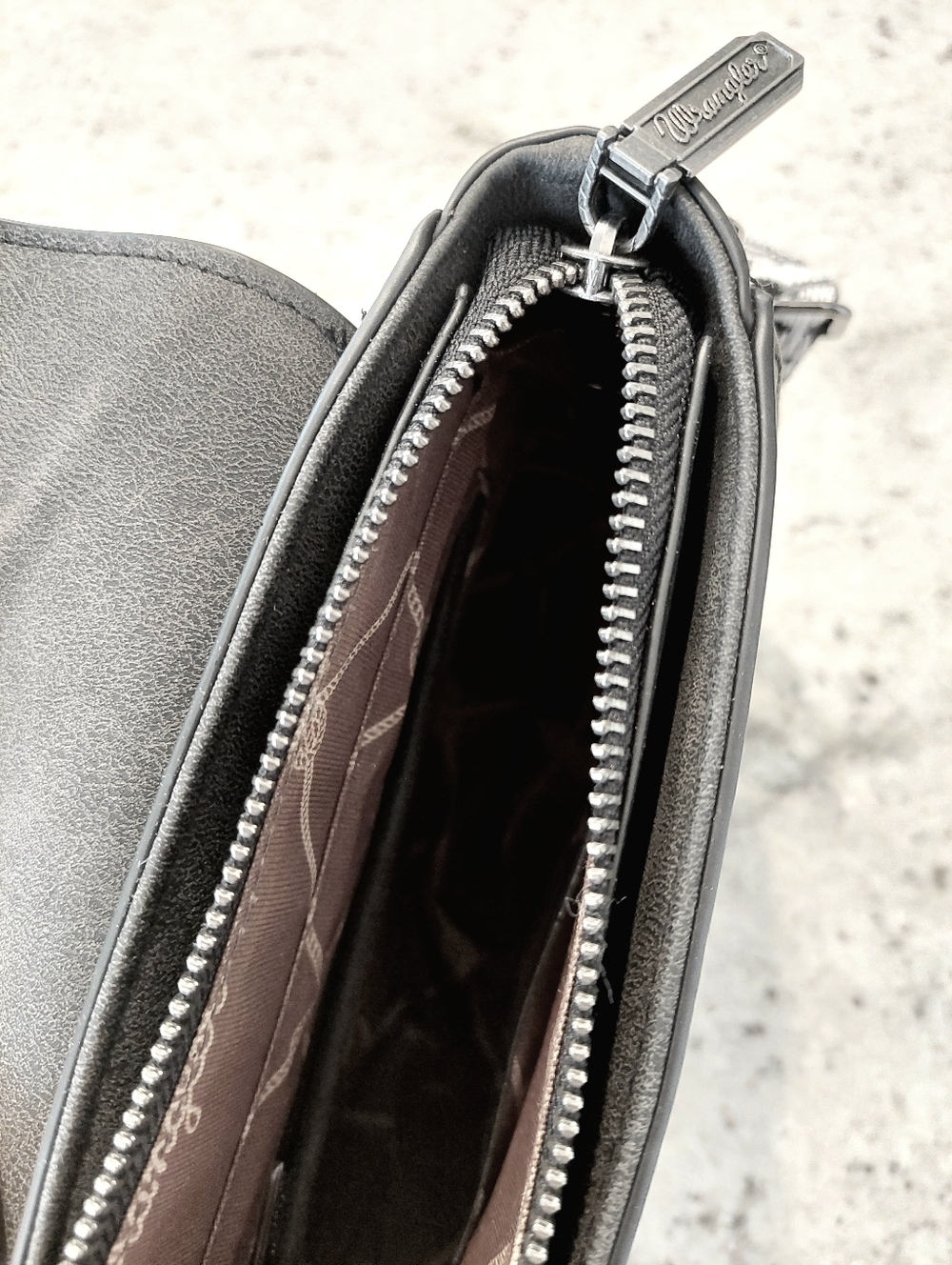 Wrangler Western Embossed Saddle Crossbody Bag - Picture 10 of 13